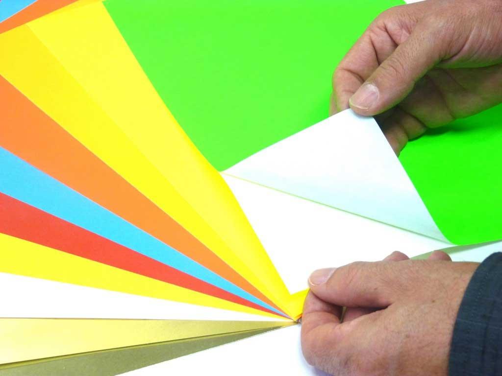 PAPEL ADHESIVO COLORES